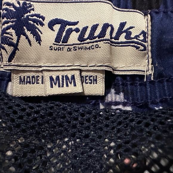 Trunks Surf and Swim Co Penguin Men’s M - Swimming Trunks- Like New - Picture 5 of 5